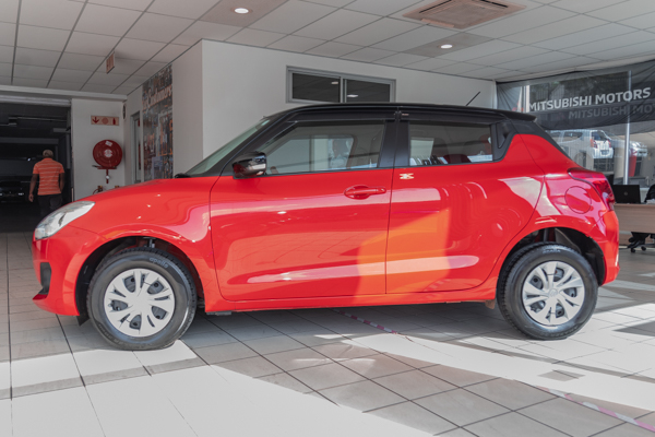 Suzuki Swift hatch 1.2 GL 2023/71762_SuzuSwif1ffh2.jpg