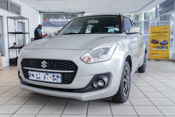 Suzuki Swift 1.2 GLX 2023/72894_SuzuSwif2Fh4.jpg