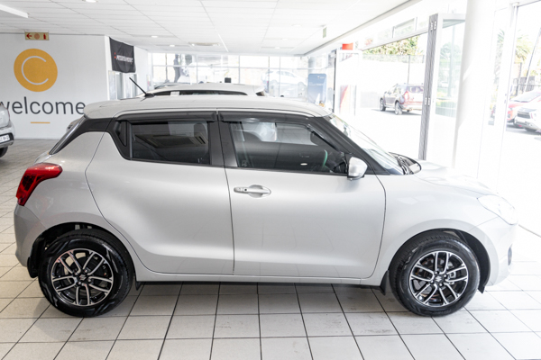Suzuki Swift 1.2 GLX 2023/76856_SuzuSwif2Fh4.jpg