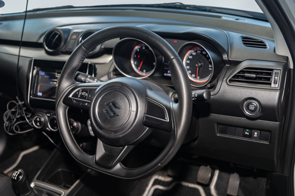 Suzuki Swift 1.2 GLX 2023/76858_SuzuSwif2Fh4.jpg