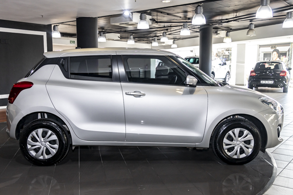 Suzuki Swift hatch 1.2 GL 2024/87094_SuzuSwif1ffh2.jpg