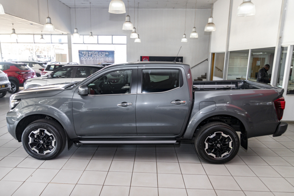 Nissan Navara 2.5DDTi double cab LE 2024/89737_NissNava2Fd2.jpg