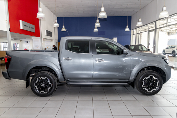 Nissan Navara 2.5DDTi double cab LE 2024/89748_NissNava2Fd2.jpg