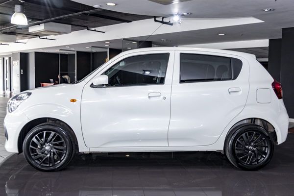 Toyota Vitz 1.0 XR manual 2024/90597_ToyoVitz1h2.jpg