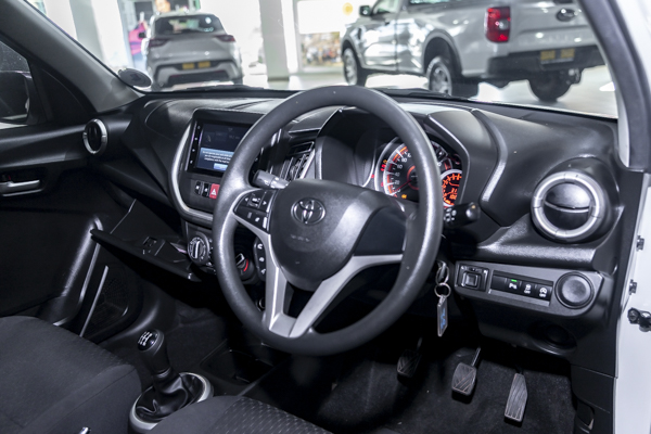 Toyota Vitz 1.0 XR manual 2024/90600_ToyoVitz1h2.jpg