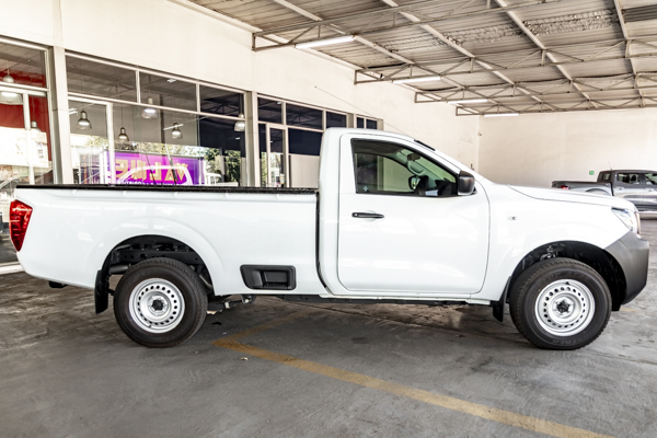 Nissan Navara 2.5DDTi single cab SE 2024/97140_NissNava2Fp8.jpg