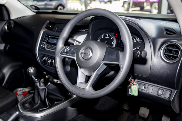 Nissan Navara 2.5DDTi single cab SE 2024/97141_NissNava2Fp8.jpg