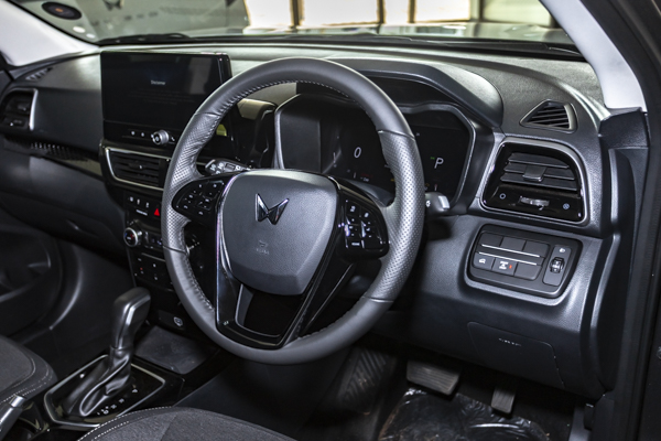 Mahindra XUV 3XO 1.2T AX5 auto 2025/103927_MahiXUV3X_1e6.jpg