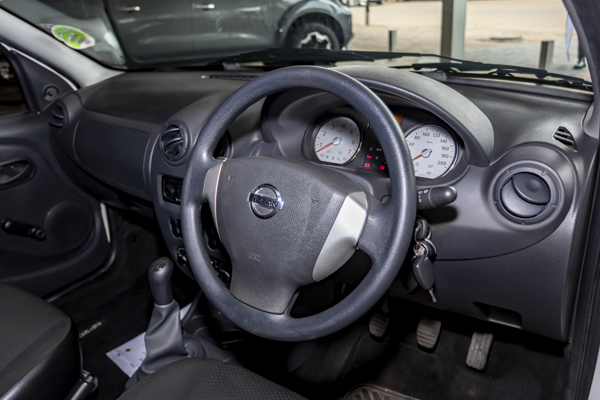 Nissan NP200 1.6i safety pack 2025/104024_NissNP201rup10.jpg