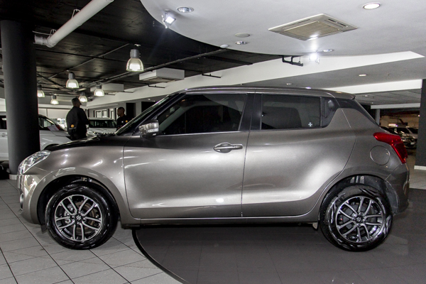 Suzuki Swift 1.2 GLX 2025/105035_SuzuSwif2Fh4.jpg