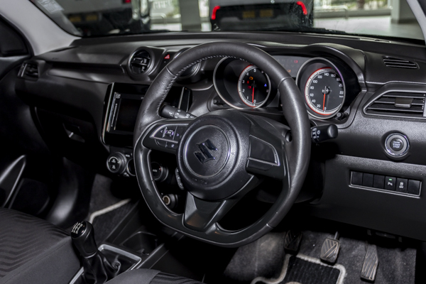 Suzuki Swift 1.2 GLX 2025/105045_SuzuSwif2Fh4.jpg