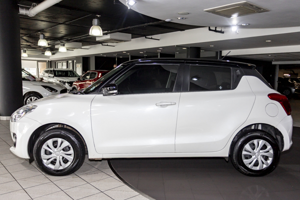 Suzuki Swift 1.2 GL auto 2025/105054_SuzuSwif2Fh3.jpg