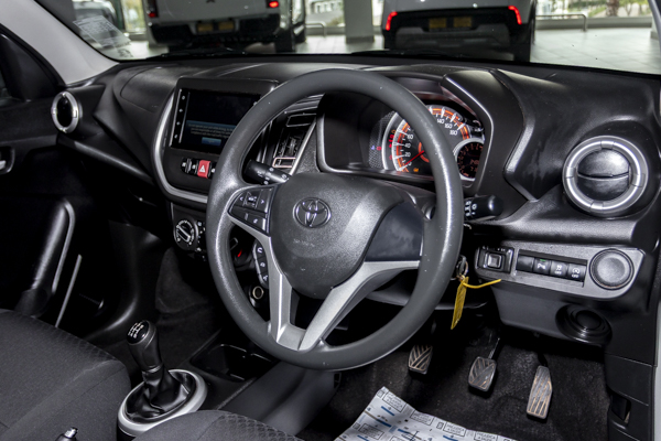 Toyota Vitz 1.0 XR manual 2025/106364_ToyoVitz1h2.jpg