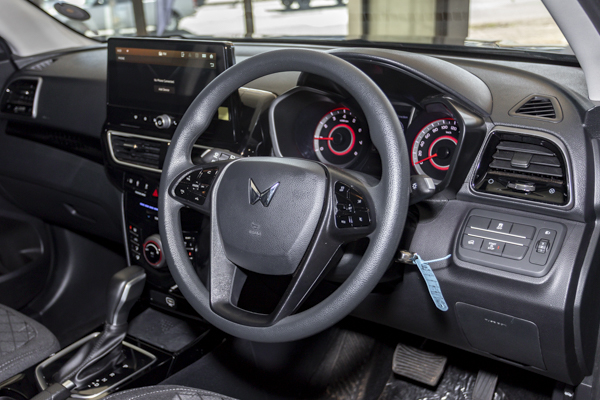 Mahindra XUV 3XO 1.2T MX3 auto 2025/106601_MahiXUV3X_1e4.jpg