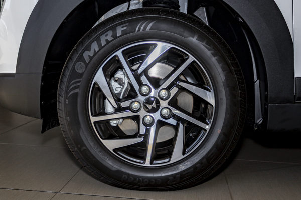 Mahindra XUV 3XO 1.2T AX5 auto 2025/107652_MahiXUV3X_1e6.jpg