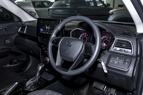 Mahindra XUV 3XO 1.2T AX5 auto 2025/107663_MahiXUV3X_1e6.jpg