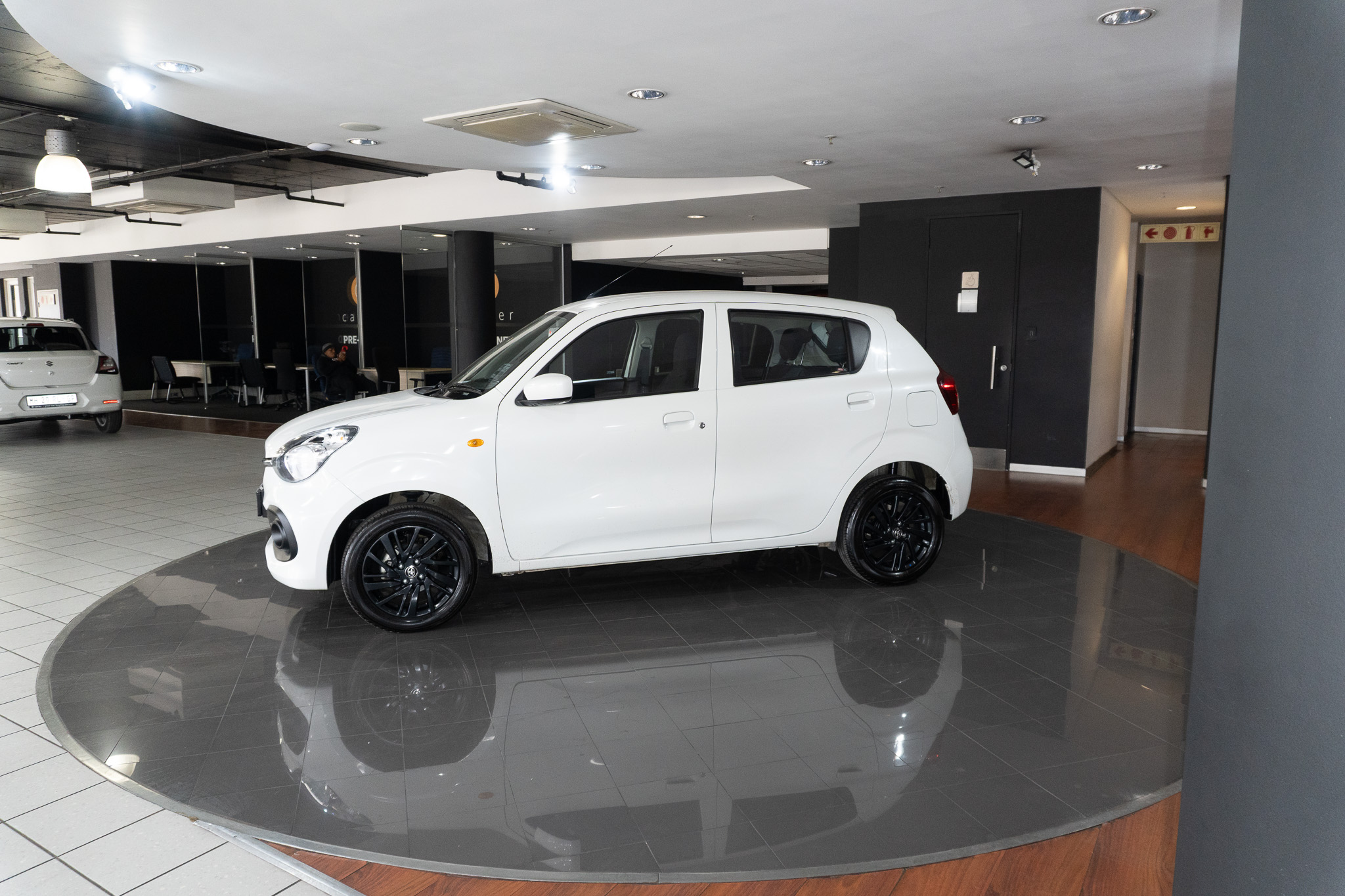 Toyota Vitz 1.0 XR manual 2025/108804_ToyoVitz1h2.jpg