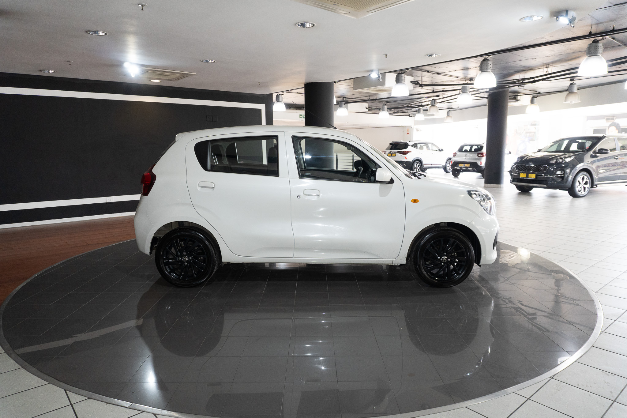 Toyota Vitz 1.0 XR manual 2025/108808_ToyoVitz1h2.jpg
