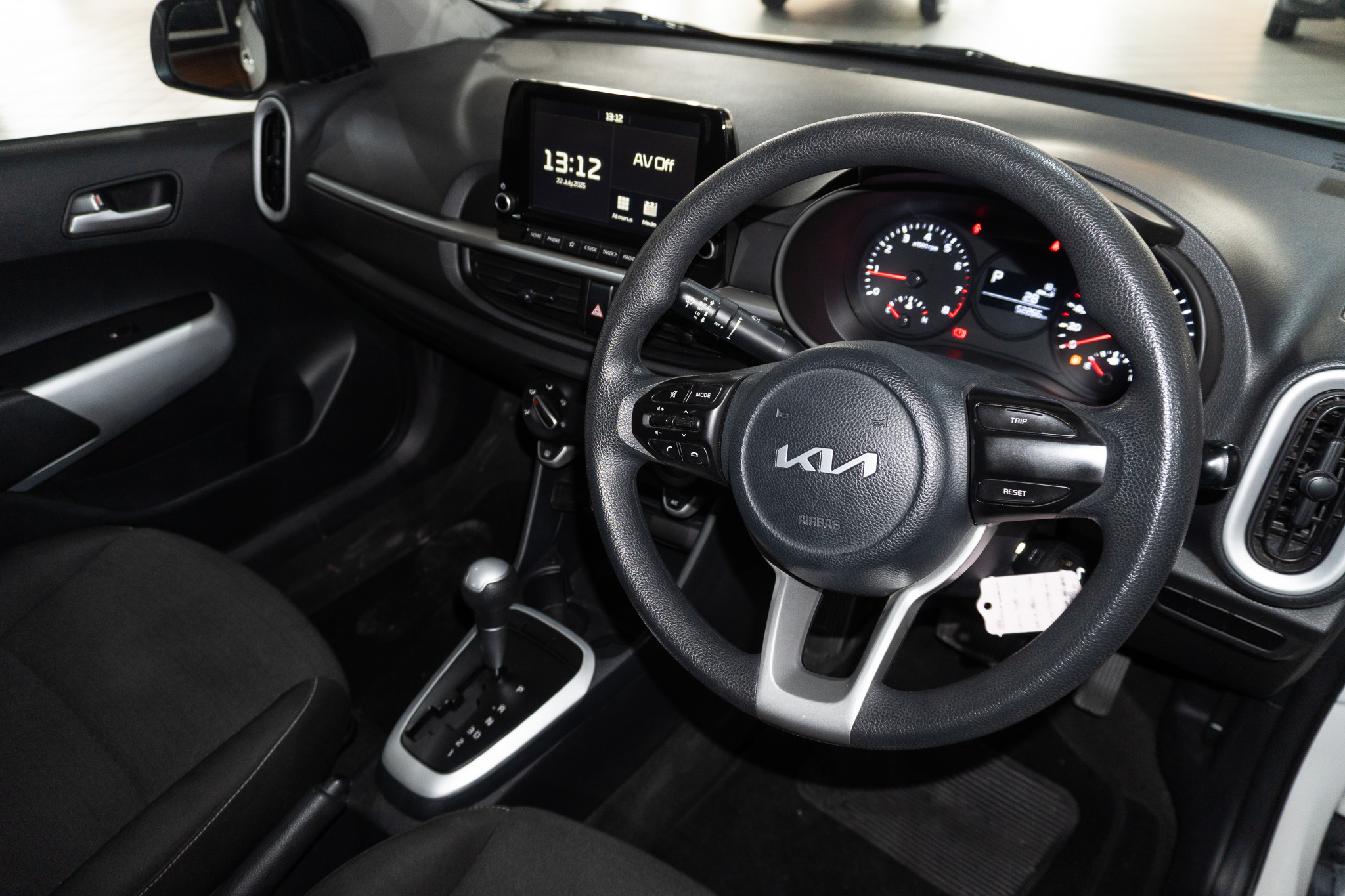 Suzuki Swift 1.2 GL auto 2025/110619_SuzuSwif2Fh3.jpg