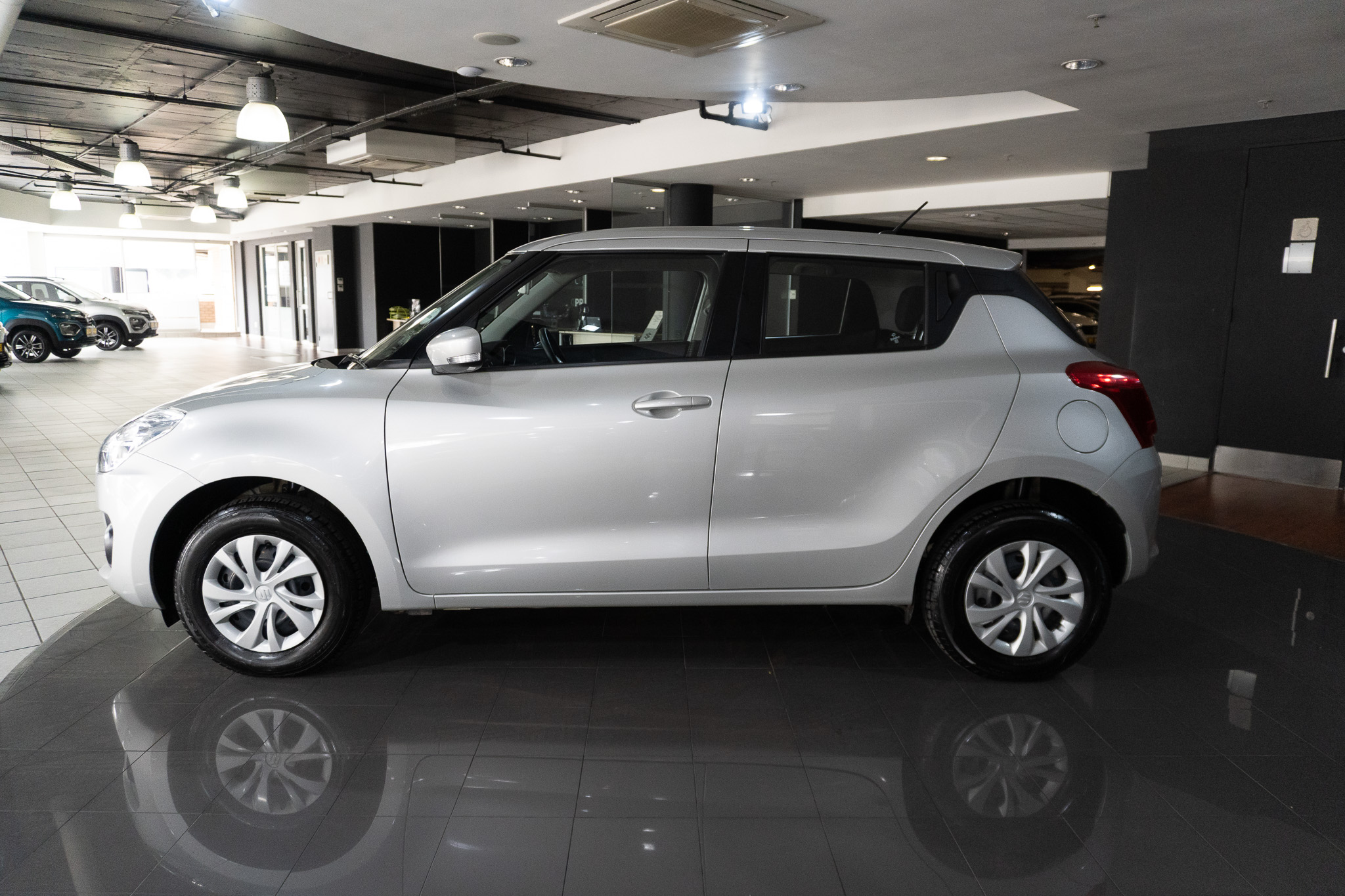Suzuki Swift 1.2 GL auto 2025/110660_SuzuSwif2Fh3.jpg