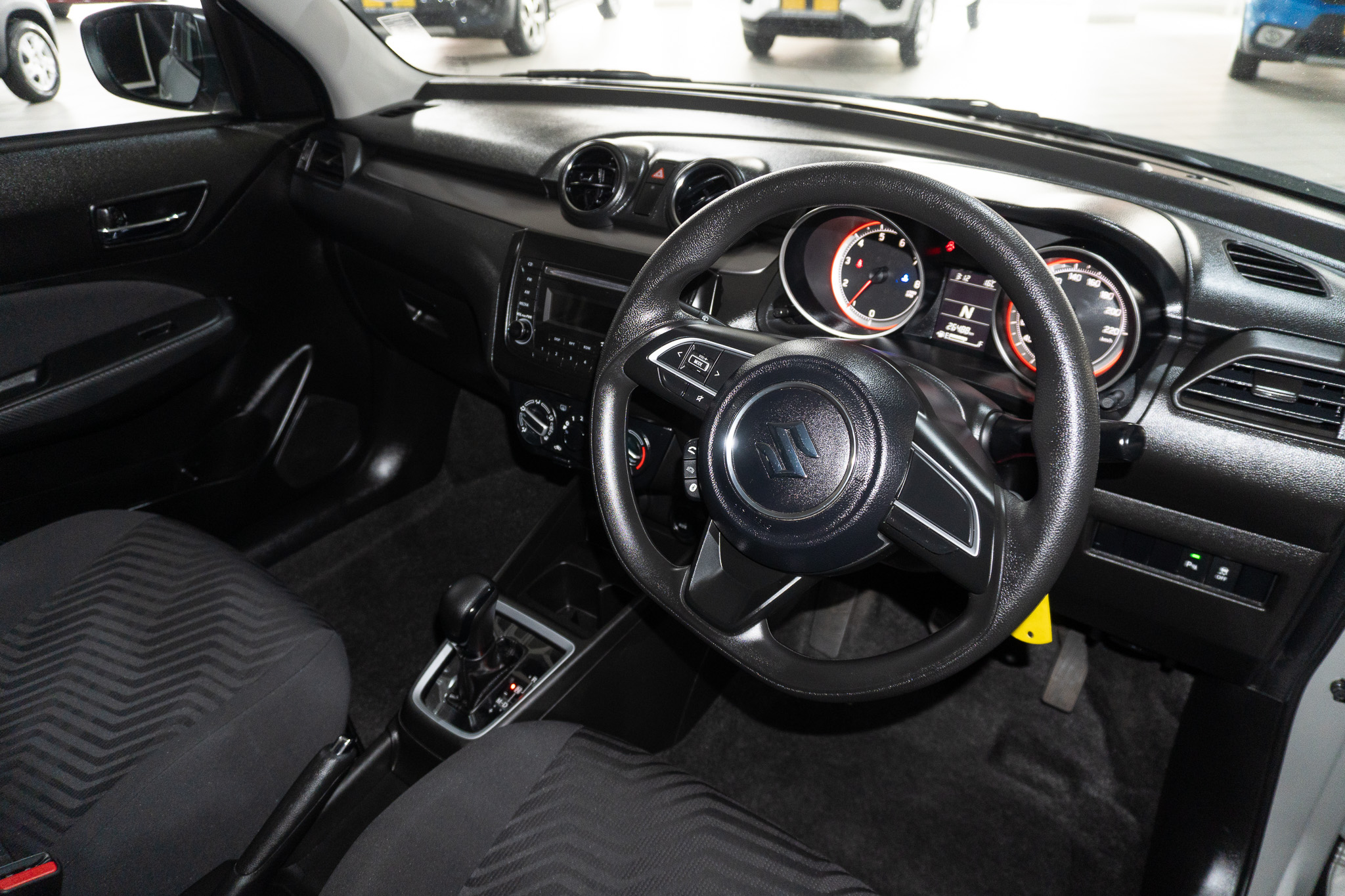 Suzuki Swift 1.2 GL auto 2025/110663_SuzuSwif2Fh3.jpg