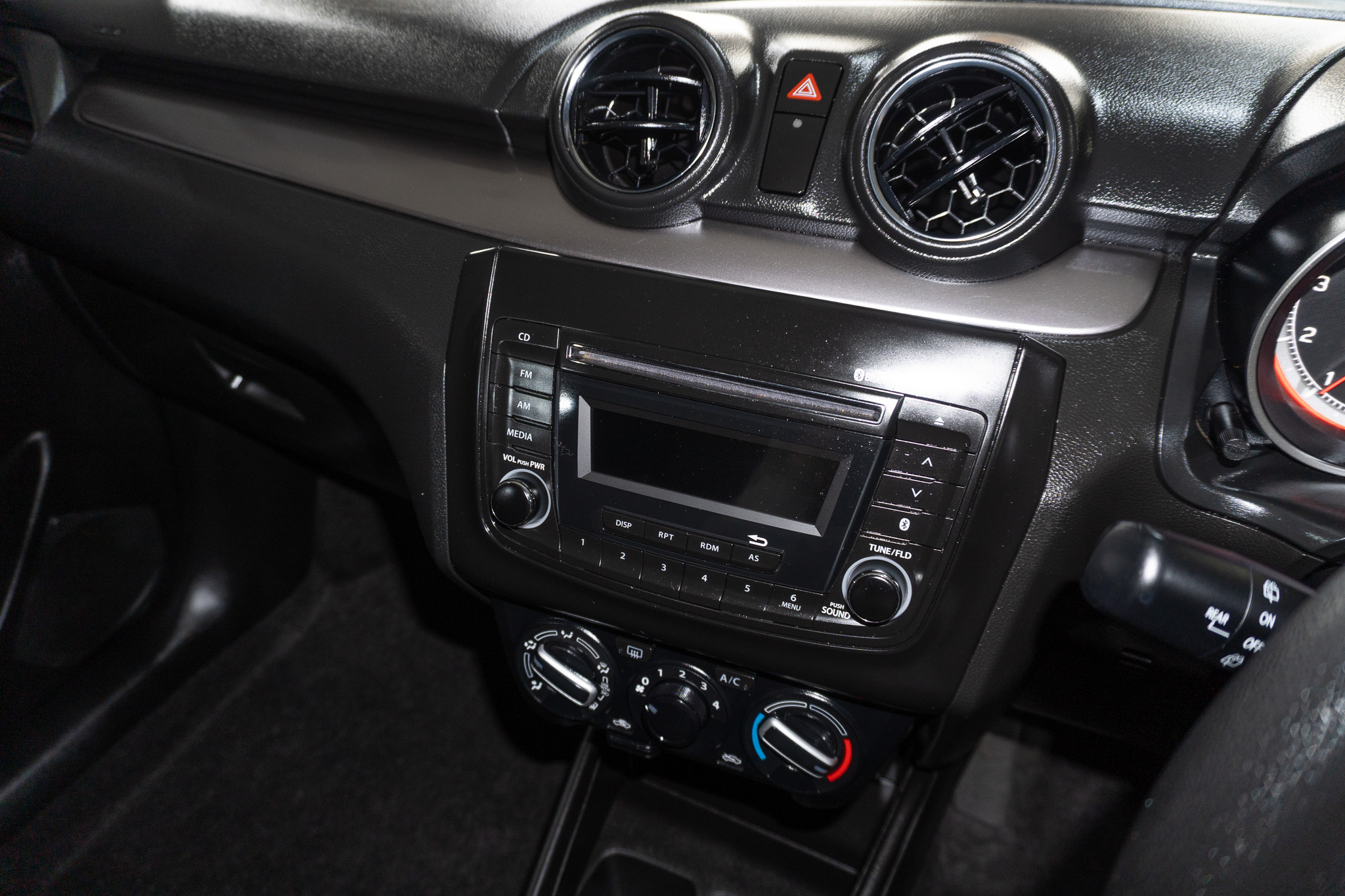 Suzuki Swift 1.2 GL auto 2025/110664_SuzuSwif2Fh3.jpg