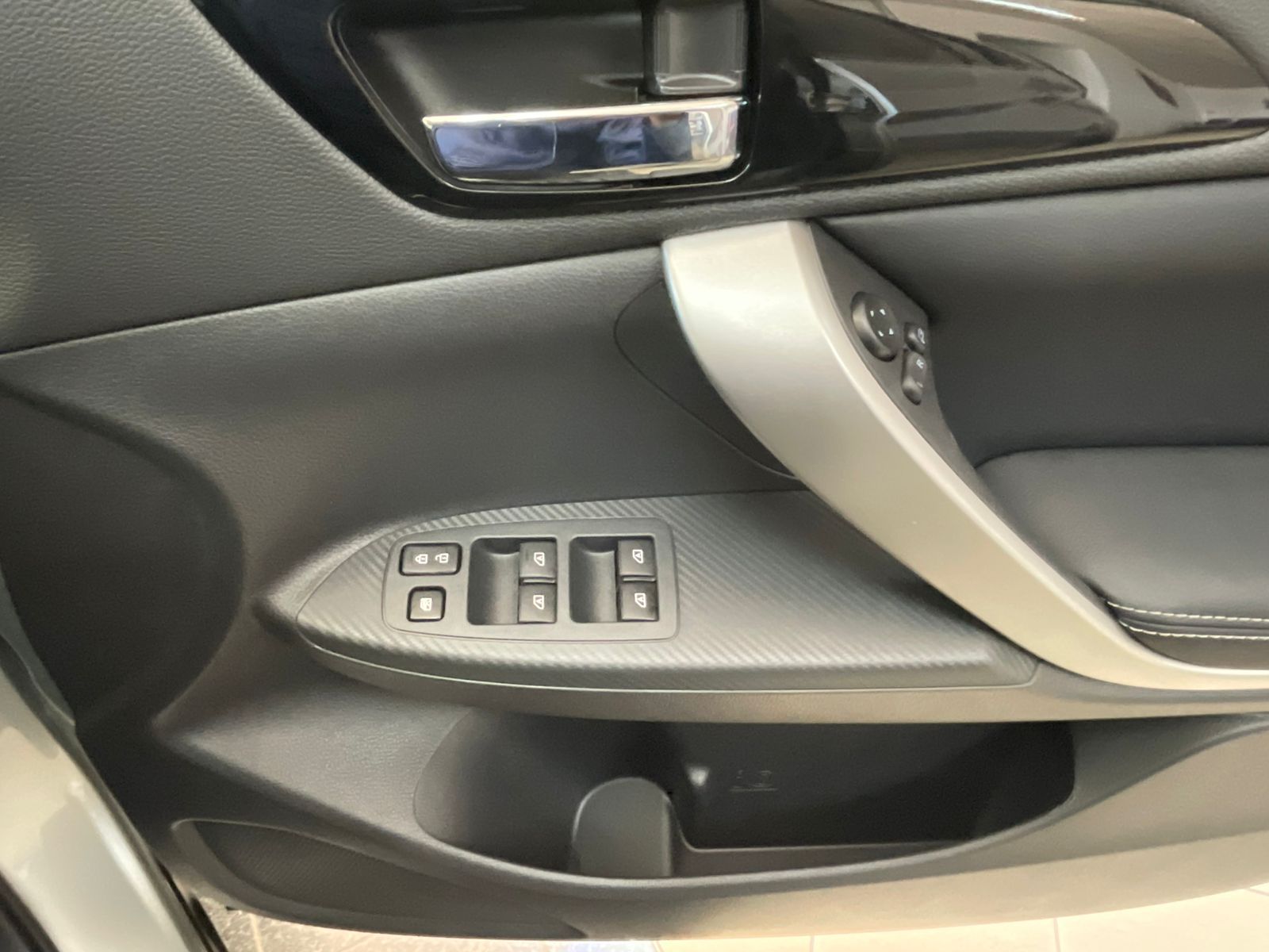Mitsubishi Eclipse Cross 1.5T 2025/113675_MitsEclC1h3.jpg