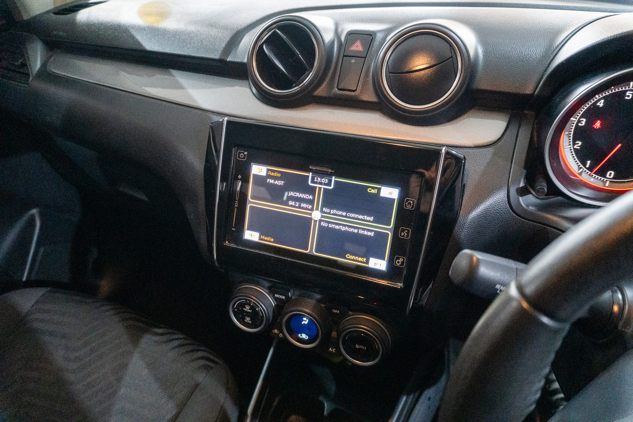 Suzuki Swift 1.2 GLX auto 2025/113850_SuzuSwif2Fh5.jpg