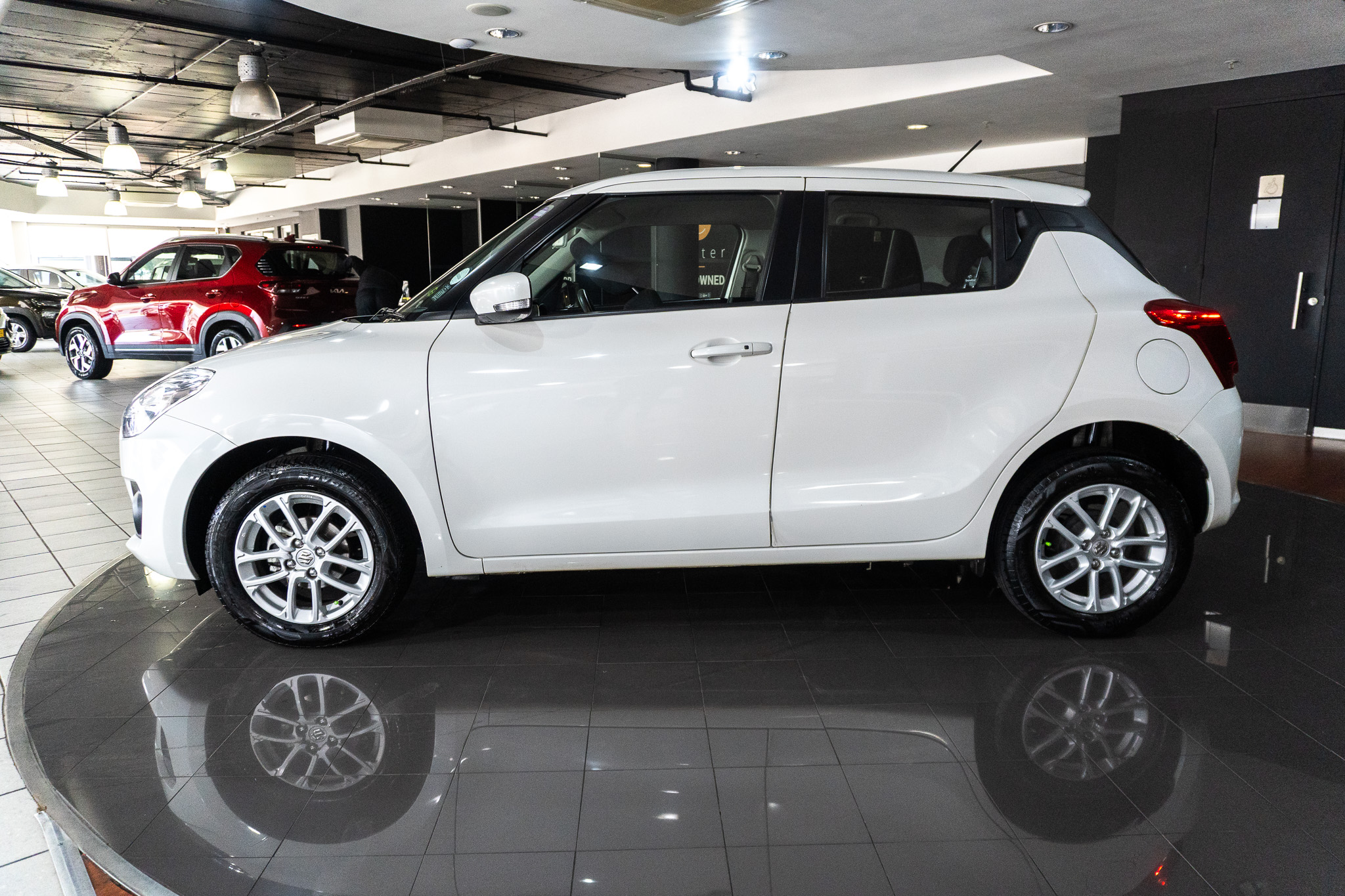 Suzuki Swift 1.2 GLX auto 2025/113852_SuzuSwif2Fh5.jpg