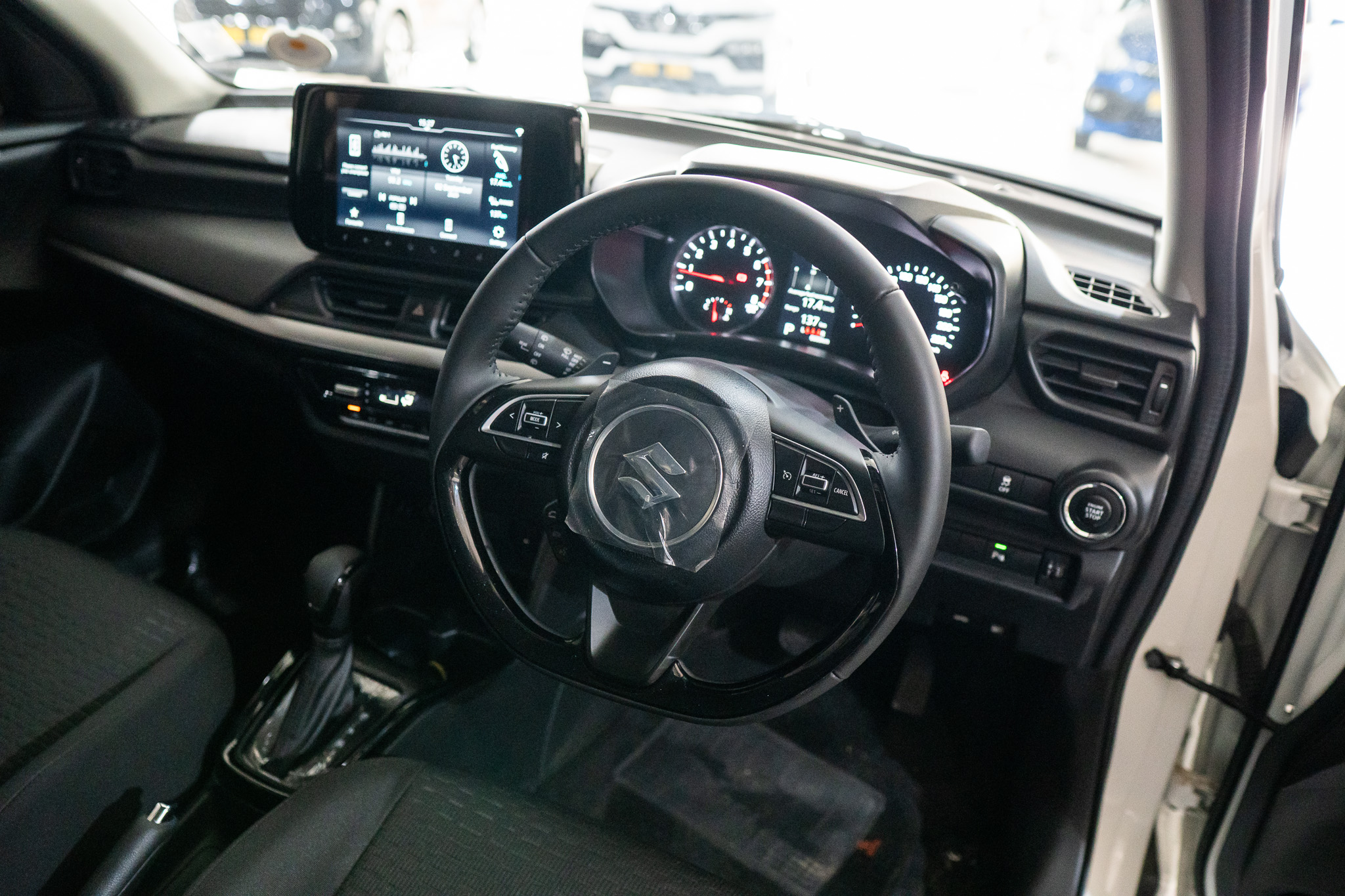 Suzuki Swift 1.2 GLX auto 2025/114180_SuzuSwif2Fh5.jpg