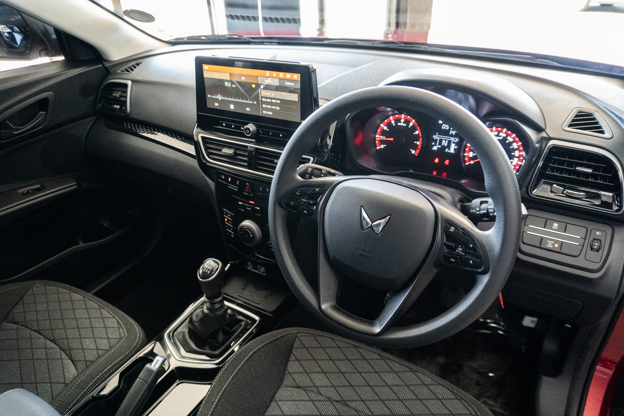Mahindra XUV 3XO 1.2T MX3 manual 2025/114706_MahiXUV3X_1e3.jpg