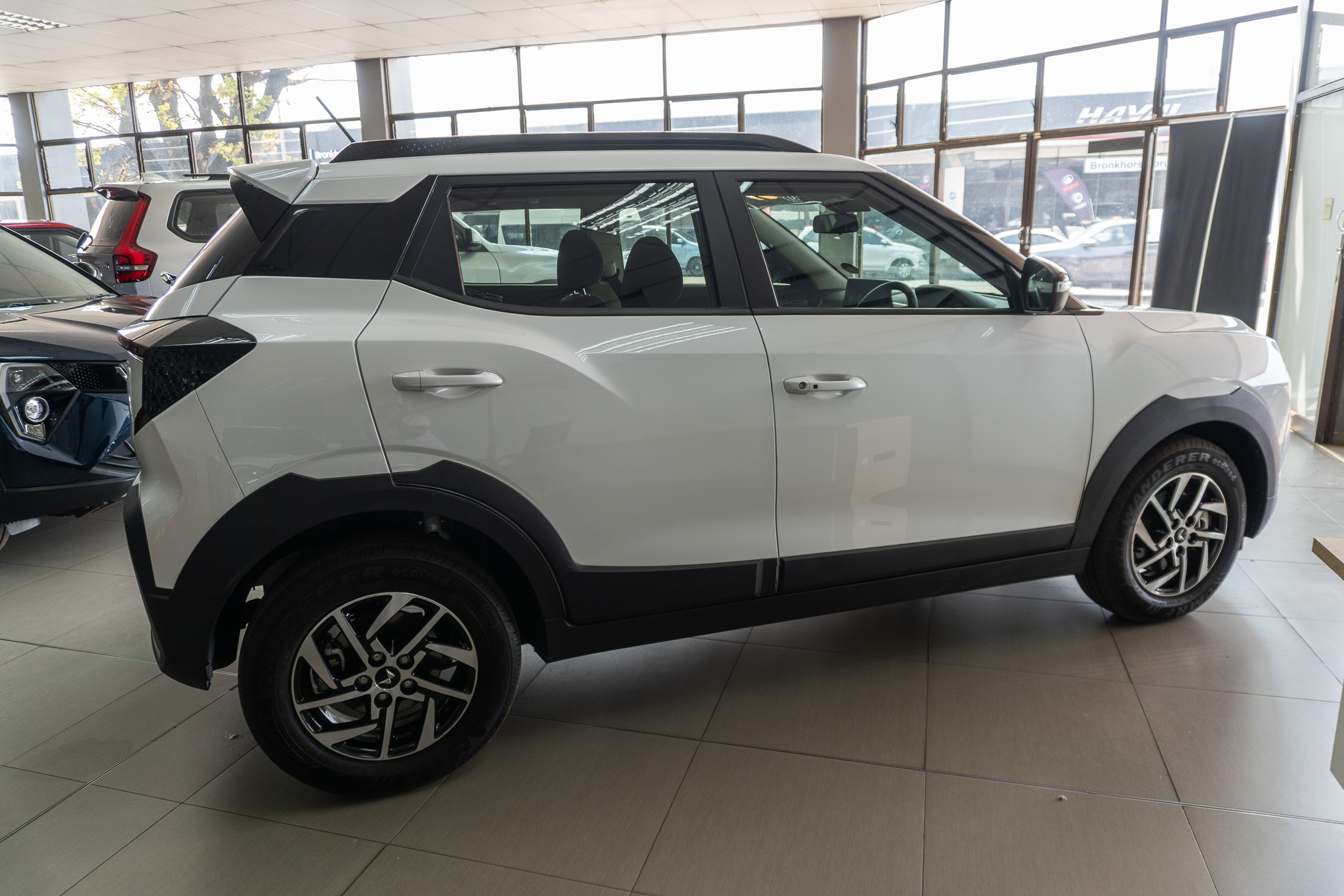 Mahindra XUV 3XO 1.2T AX5 auto 2025/114923_MahiXUV3X_1e6.jpg