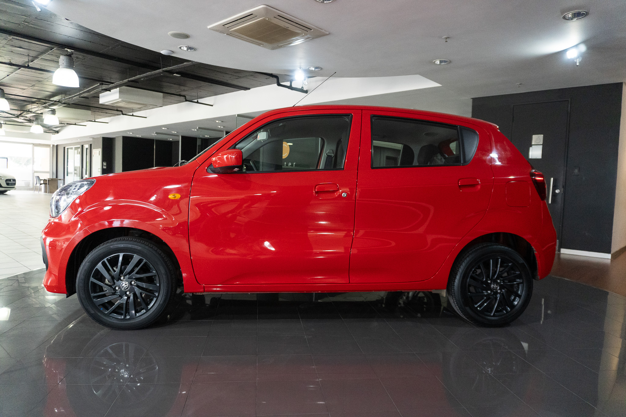 Toyota Vitz 1.0 XR manual 2025/115179_ToyoVitz1h2.jpg