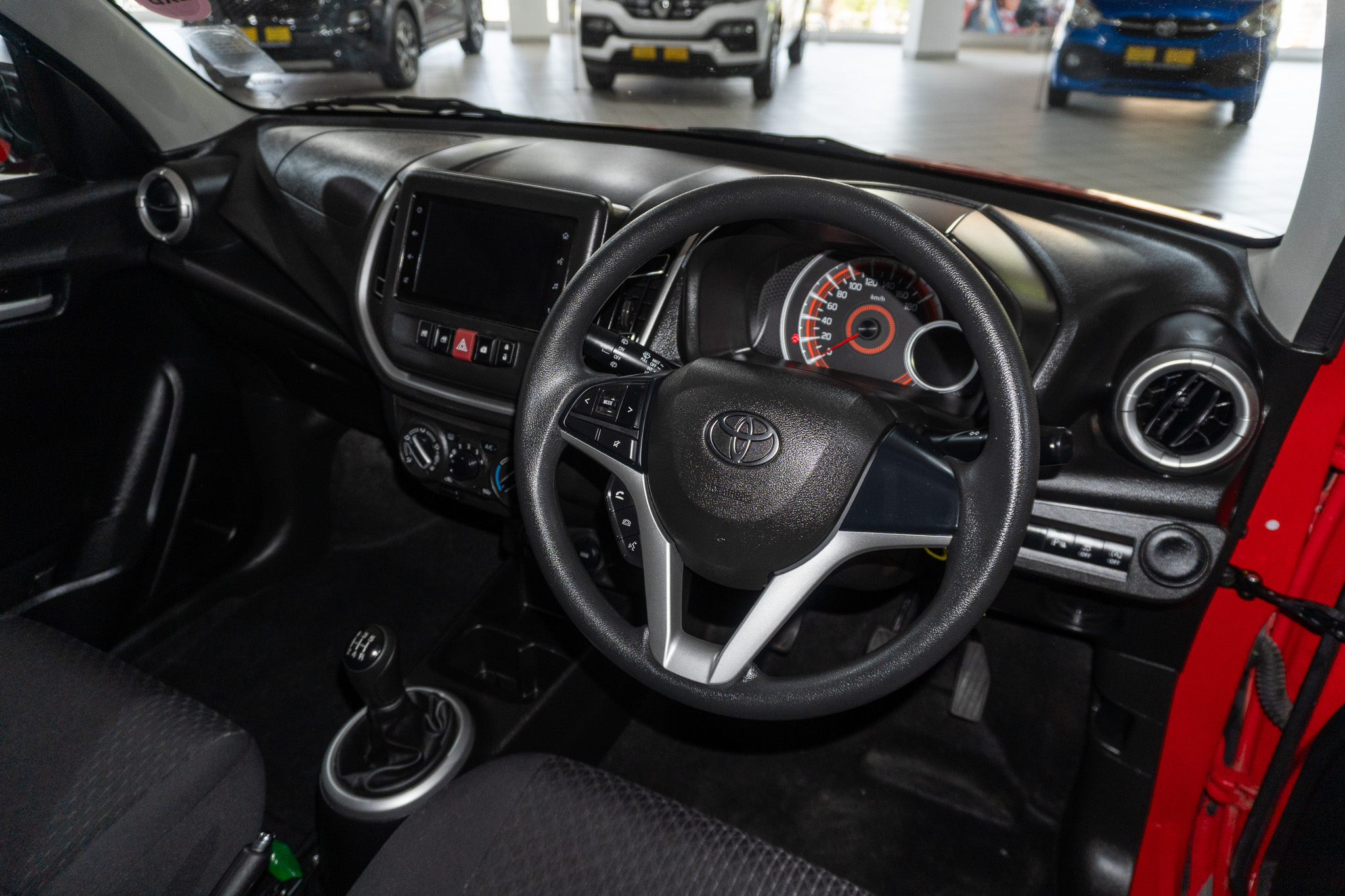 Toyota Vitz 1.0 XR manual 2025/115183_ToyoVitz1h2.jpg