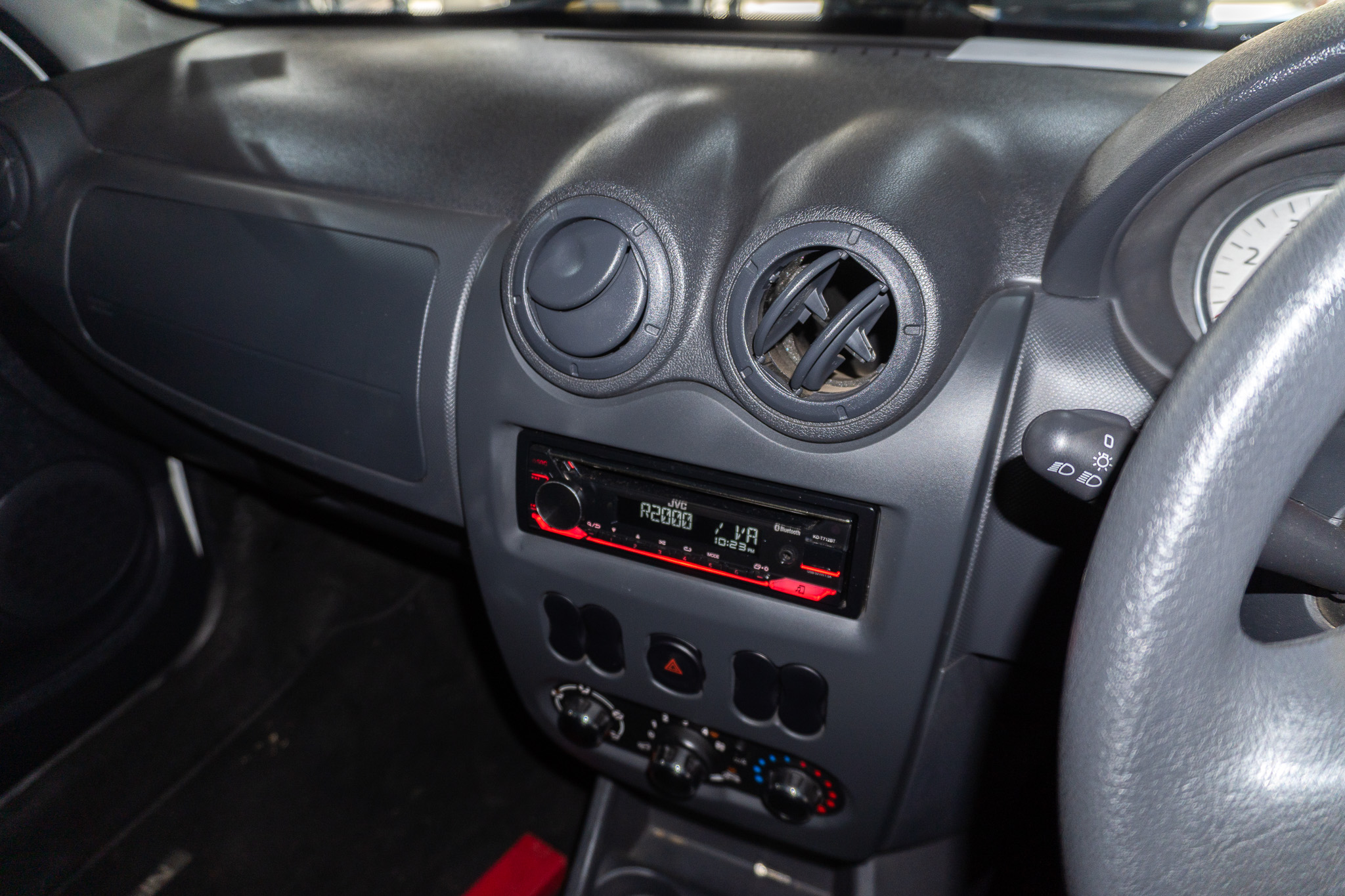 Nissan NP200 1.6i safety pack 2025/115707_NissNP201rup10.jpg