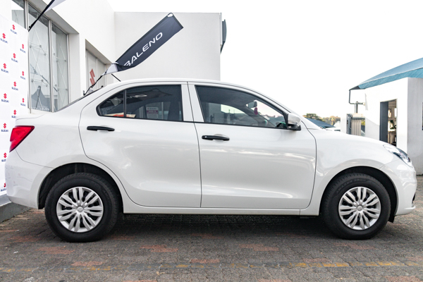 Suzuki DZire 1.2 GA 2025/116294_SuzuDZir2Fs1.jpg