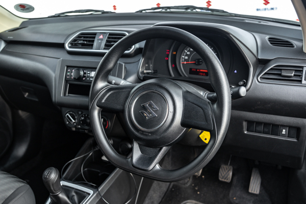 Suzuki DZire 1.2 GA 2025/116302_SuzuDZir2Fs1.jpg