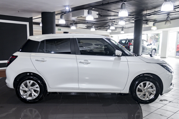 Suzuki Swift 1.2 GL+ manual 2025/99287_SuzuSwif3h2.jpg