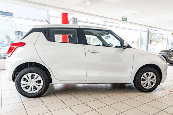 Suzuki Swift hatch 1.2 GL auto 2025/99950_SuzuSwif1ffh3.jpg