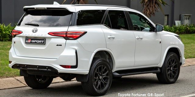 Toyota Fortuner 2.8GD-6 4x4 GR-Sport 2025-Toyota-Furtuner-GR-Sport_X03-2025.03.jpg