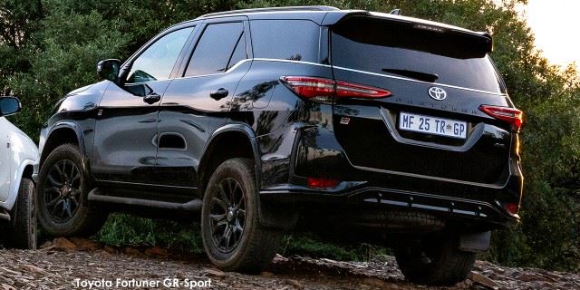Toyota Fortuner 2.8GD-6 4x4 GR-Sport 2025-Toyota-Furtuner-GR-Sport_X8-2025.03.jpg