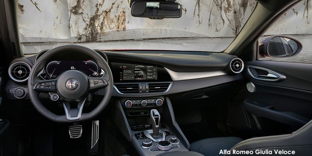 Alfa Romeo Giulia 2.0T Veloce Alfa-Romeo-Giulia-Veloce-INTERIOR-1-facelift-2024.jpg