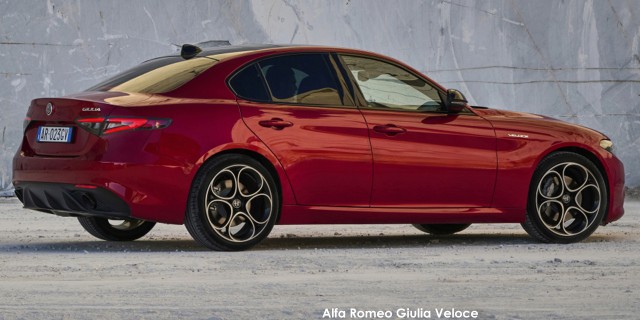 Alfa Romeo Giulia 2.0T Veloce Alfa-Romeo-Giulia-Veloce-facelift-rear-side-MY23-2024.jpg