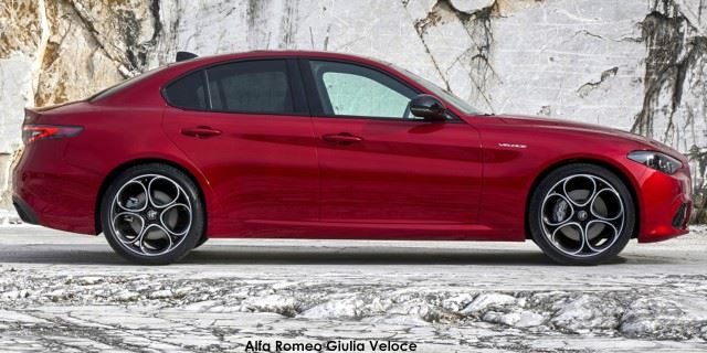 Alfa Romeo Giulia 2.0T Veloce Alfa-Romeo-Giulia-Veloce-facelift-side-MY23-2024.jpg