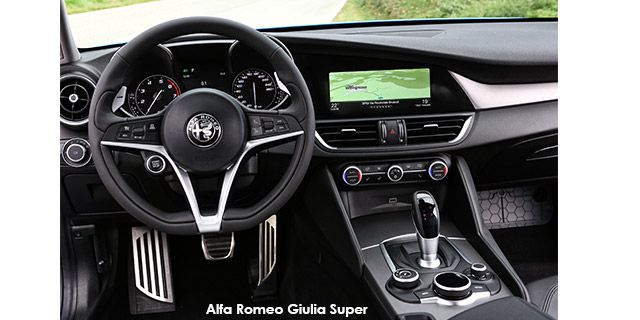 Alfa Romeo Giulia 2.0T AlfaGiua1s4_i.jpg