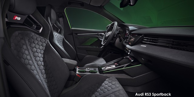 Audi RS3 Sportback quattro Audi-RS3-Sportback-A243827-2024.jpg