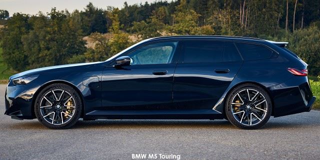 BMW M5 M5 Touring BMW-M5-Touring-P90576124-2025.jpg