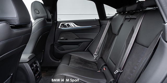 BMW i4 eDrive35 M Sport BMW-i4-eDrive40-M-Sport-P90448199--2021-UK.jpg