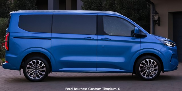 Ford Tourneo Custom 2.0SiT Titanium X Ford-Tourneo-Custom-Titanium-X-(48)-2025.07.jpg