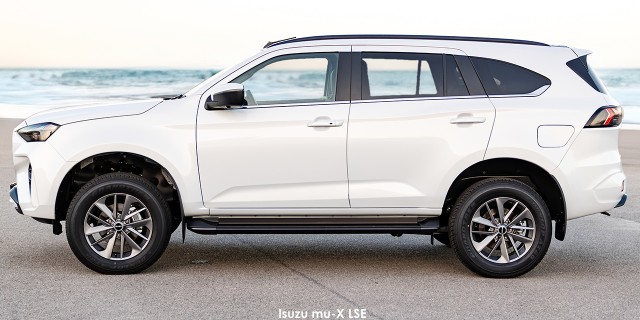 Isuzu mu-X 1.9TD LS Isuzu-MU-X-LSE-5-facelift-2025.05.jpg